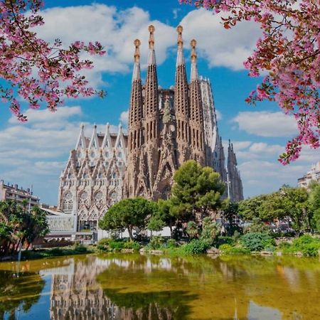 Room Con Bano Privado Sagrada Familia Барселона Екстериор снимка