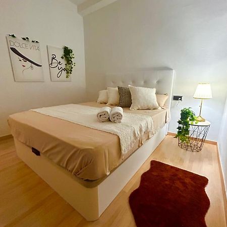 Room Con Bano Privado Sagrada Familia Барселона Екстериор снимка