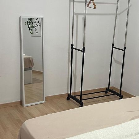 Room Con Bano Privado Sagrada Familia Барселона Екстериор снимка
